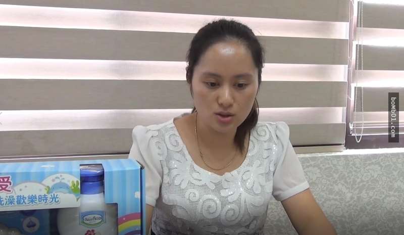 員工不小心把「千元進口商品標成50元」!老闆發現「1小時慘賠千萬」卻對員工說...當場痛哭!