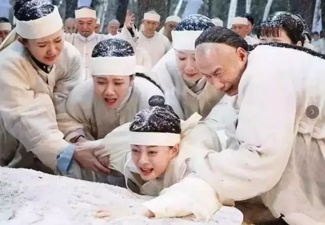 她「18歲守寡」被慈禧收為乾女兒!獨自打拚成「中國女首富」卻在42歲去世,原來她就是!...