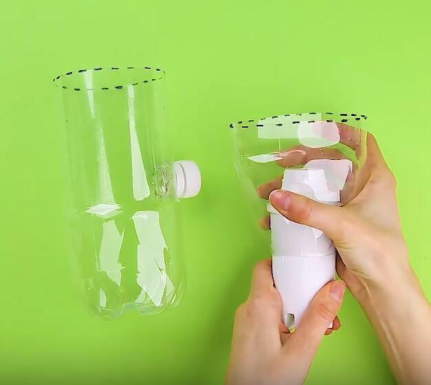 婆婆用塑料瓶製作淨水器,髒水進去直接能喝,一年水費省上千塊! (3/12)