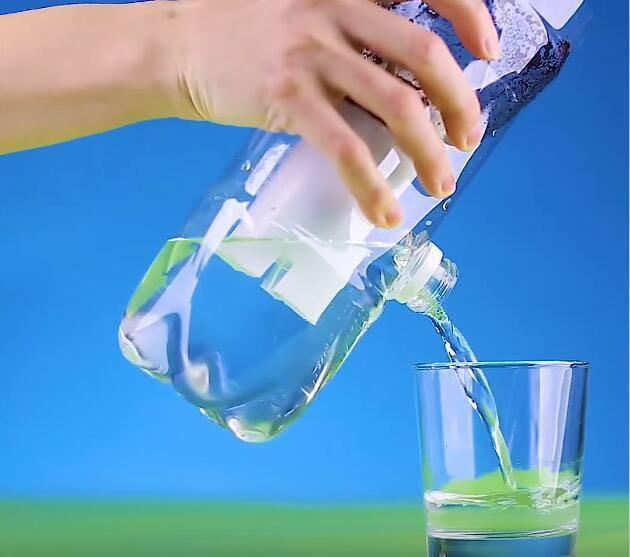 婆婆用塑料瓶製作淨水器,髒水進去直接能喝,一年水費省上千塊! (5/12)