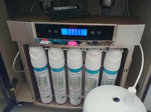 婆婆用塑料瓶製作淨水器,髒水進去直接能喝,一年水費省上千塊! (7/12)