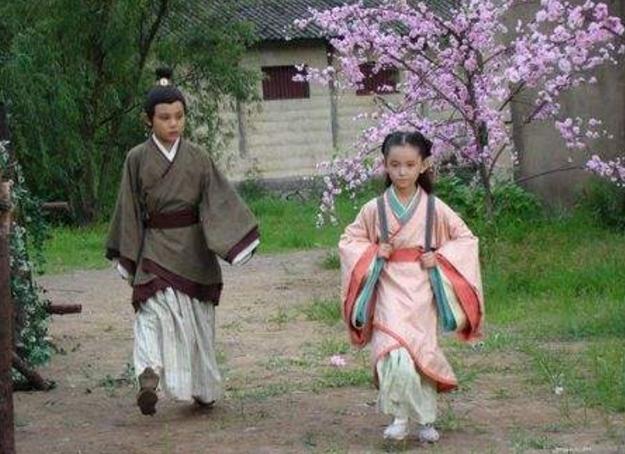驚奇發現帝王級古墓,墓主卻是一小女孩,石棺上四個字嚇壞專家