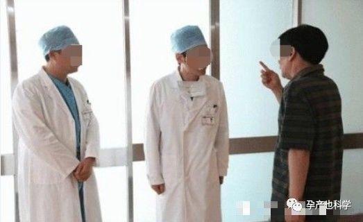 產婦分娩到一半,被丈夫強行拖出產房!真相讓人無語……