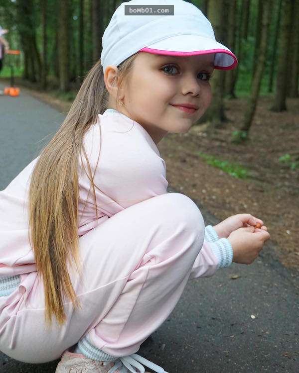 6歲精靈係小女模因為「夢幻藍色大眼」被封世界最美小孩,她的超正媽媽就是未來長大後的她!
