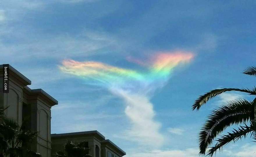 天空突然出现一双彩虹翅膀,了解它有多难形成之后大家