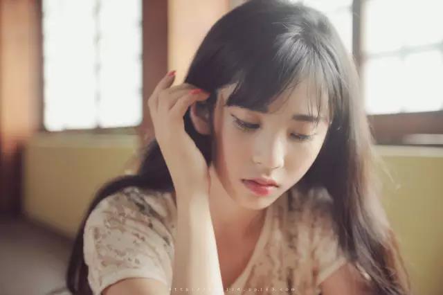 18歲女大學生不顧家人反對嫁給一個57歲的千萬富翁,在一夜過後...