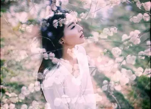 18歲女大學生不顧家人反對嫁給一個57歲的千萬富翁,在一夜過後...
