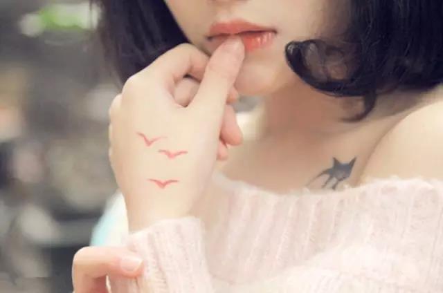 18歲女大學生不顧家人反對嫁給一個57歲的千萬富翁,在一夜過後...