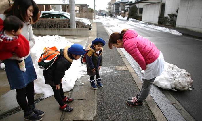 小學生就能自己 搭電車上學!日本人最重視的 5種品德教育,徹底打臉台灣「成績至上」的體製...