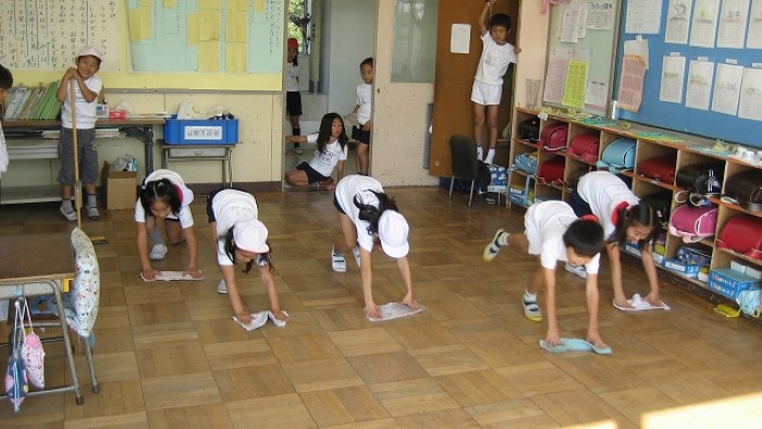 小學生就能自己 搭電車上學!日本人最重視的 5種品德教育,徹底打臉台灣「成績至上」的體製...