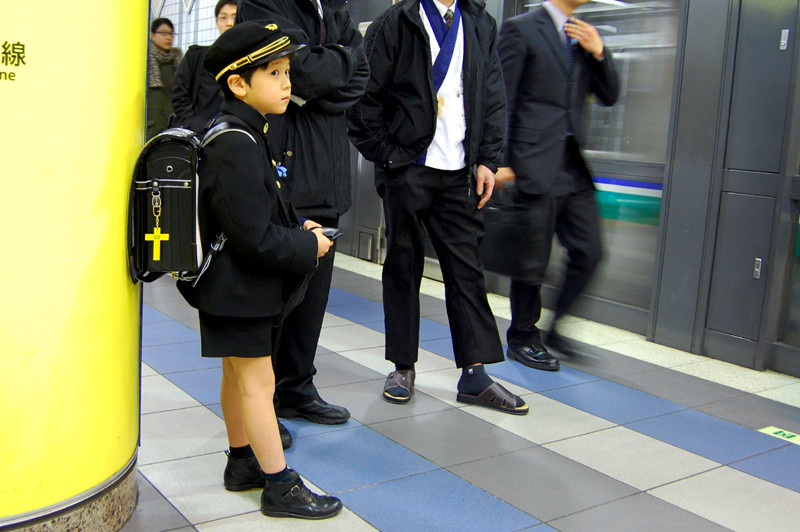 小學生就能自己 搭電車上學!日本人最重視的 5種品德教育,徹底打臉台灣「成績至上」的體製...