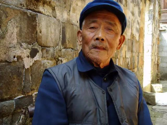 出租屋內,兩男一女,震撼億萬人!