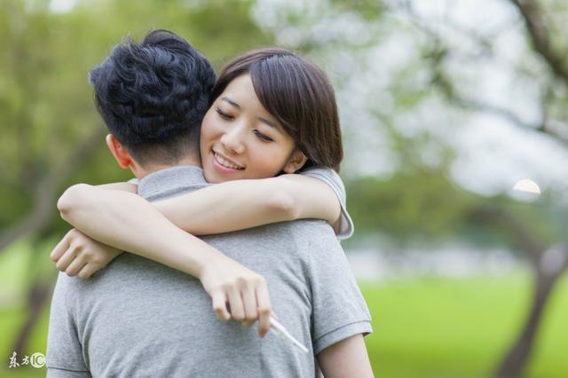 結婚兩年都沒見過公婆 有一天偷偷跟著老公 見一畫面 嚇得我腿軟