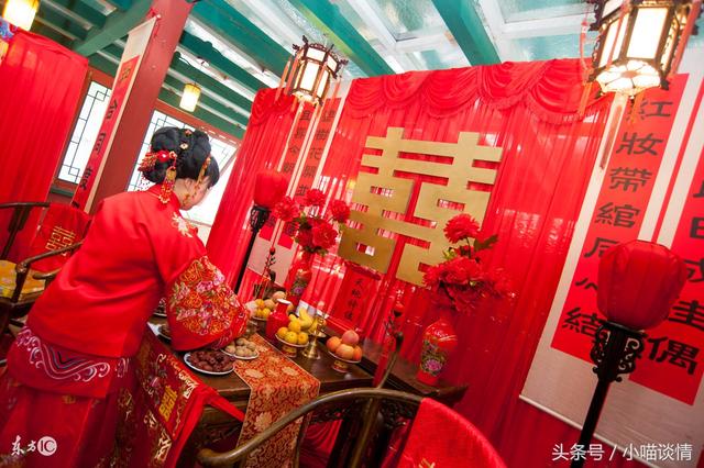 前妻再婚,我在酒店外站了一天,收到她的8字信息,我差點哭出聲