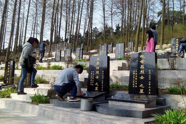 兒子喬遷之喜,好心閨女送一禮物,兩天過後,兒子淩晨去世