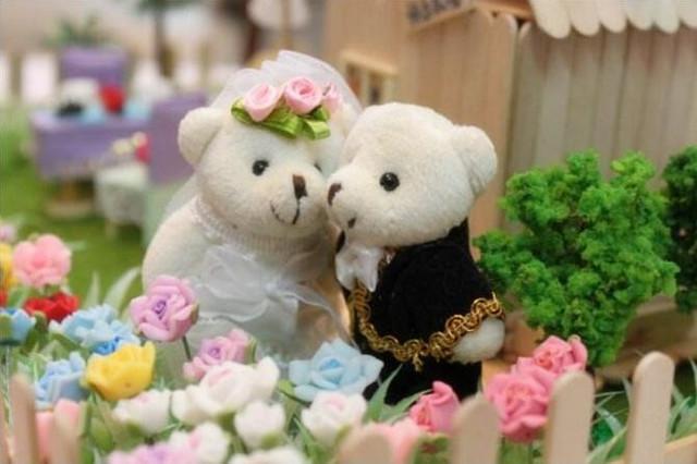 男孩追了她三年,她愛答不理,突然男孩要結婚,看到新娘後,她卻哭了