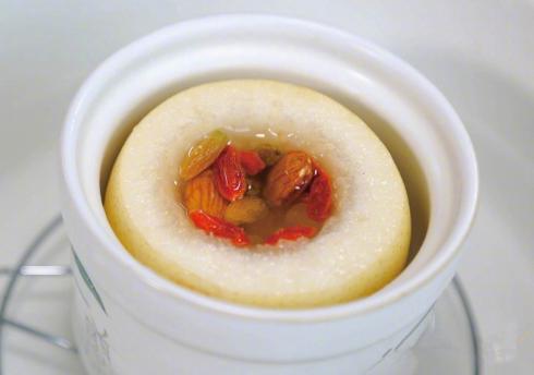 大廚秘製的蒸雪梨,無論是久咳不愈還是冬日潤肺,皆為上等佳品!