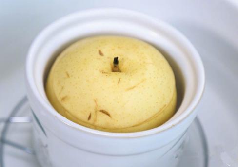 大廚秘製的蒸雪梨,無論是久咳不愈還是冬日潤肺,皆為上等佳品!