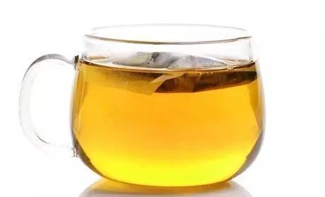 排尿很黃,異味很大,是身體的什麼信號嗎?