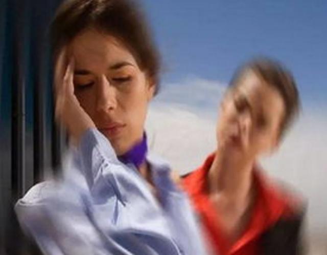 女子多年眩暈頑疾是耳朵裡「石頭」作怪!妙手「扒拉」幾下好了?