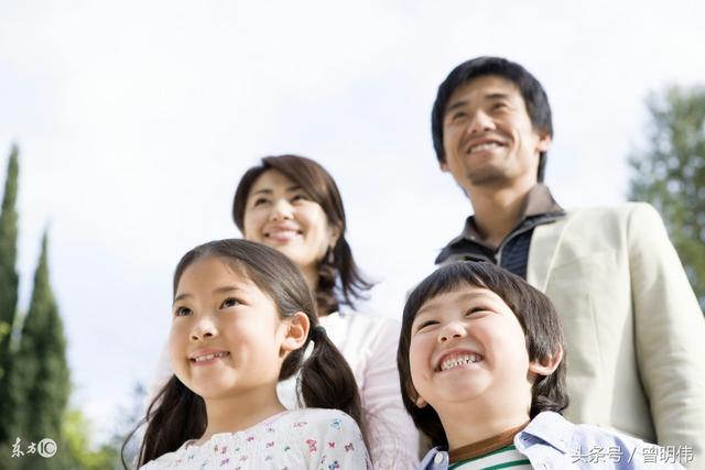 年輕夫妻送子廟拜送子娘娘,撿一嬰兒,十八年後,來了貴人相認