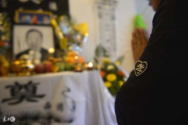 兒子請了8個保姆,都被父親打跑了,臨死前說一話,讓他痛哭流涕!