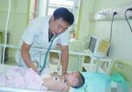 剛出生的寶寶竟然長有小尾巴,檢查後醫生怒斥家人無知