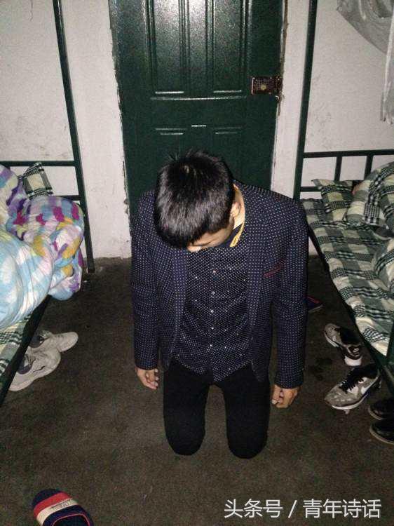 在婆婆家吃飯時婆婆一句話她怒掀桌子,回家後丈夫下跪求她原諒