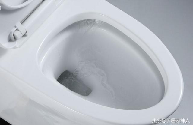马桶用久以后「冲水无力」?