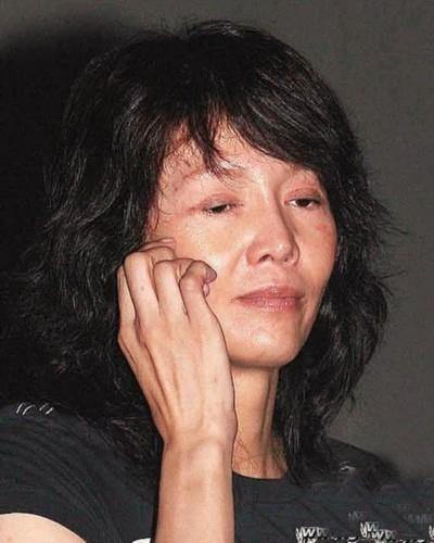 一生不婚不育,身價過億,卻因整容自毀其身!
