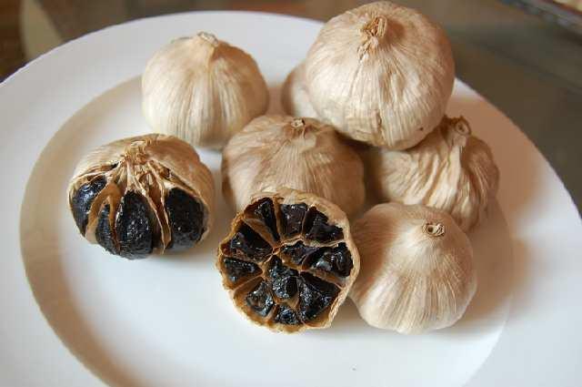 健康:睡前,將大蒜放到枕頭下面,第二天醒來,就能看出變化