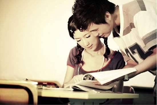 女孩得了愛滋,為報復男友,三個月內與300多個男生發生關係,後來接到醫院的一通電話,她痛哭流涕...