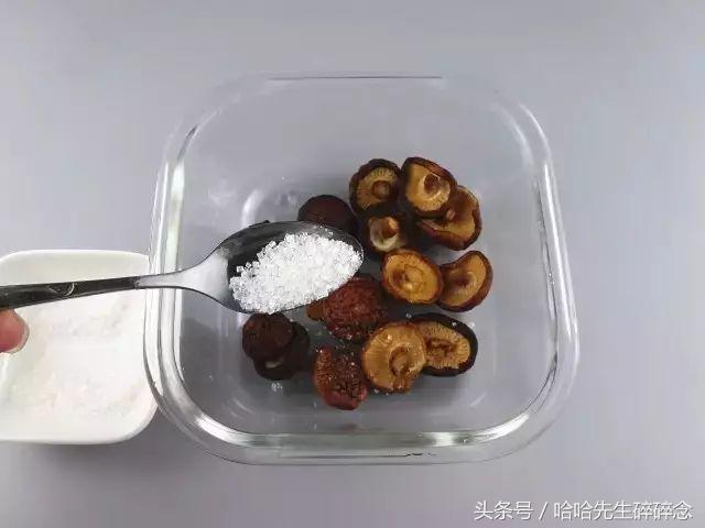 2分鐘快速泡發香菇、木耳、腐竹等乾貨 用這個方法再也不用等了