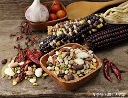 10個信號一出現,小心腦血管要「崩潰」,養血管謹記「五多四少」