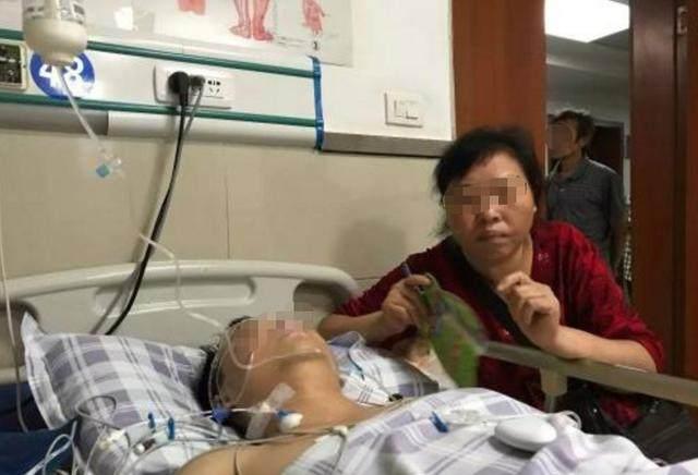 兒子過年給母親匯了5000元錢,母親看到匯款,知道大事不好報了警
