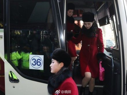 睽違12年!北韓「美女啦啦隊」抵韓,團員個個高挑超吸睛,加油團超詭異!動作表情全一致…讓全場看傻眼