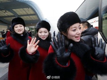 睽違12年!北韓「美女啦啦隊」抵韓,團員個個高挑超吸睛,加油團超詭異!動作表情全一致…讓全場看傻眼