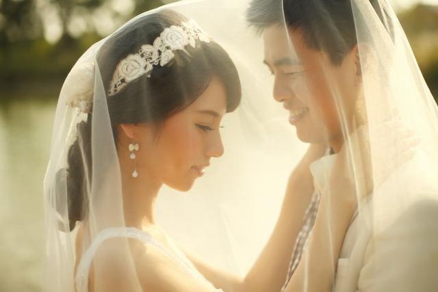 53歲娶21歲老婆,下班回家看到不堪畫面,我拍照起訴離婚
