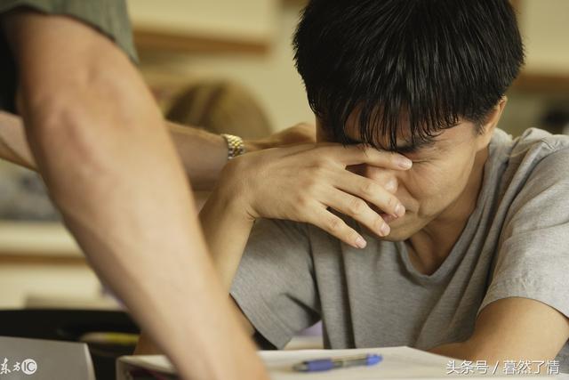 老婆懷孕後主動和我分房睡,半夜12點我去找她,掀開被子我愣了