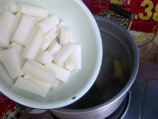 兒子最愛吃這道菜,1天吃2頓都吃不膩,吃了後漲身高,還能防近視