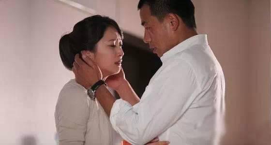 我坐月子老公給我請月嫂,半夜去嬰兒房看到孩子我連叫三聲痛哭