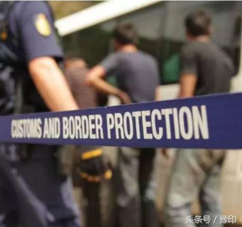 臉發燙:中國大媽過澳洲海關被攔,行李箱一開成了所有人的噩夢