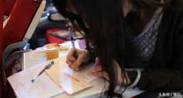 臉發燙:中國大媽過澳洲海關被攔,行李箱一開成了所有人的噩夢
