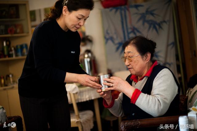 婆婆六十大壽,女兒聲嘶力竭的死活不肯去,知其「原因」後,我去把婆家給砸了!