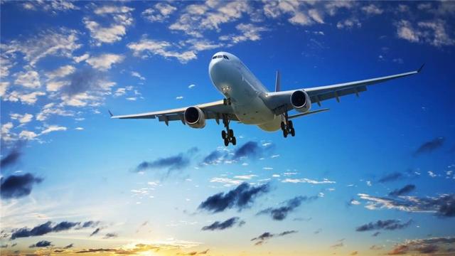 87名乘客歷經史上最恐怖航程,萬米高空飛機外突然出現詭異的一幕,窗外竟掛著一個人,最讓人意外的是那個人的身份