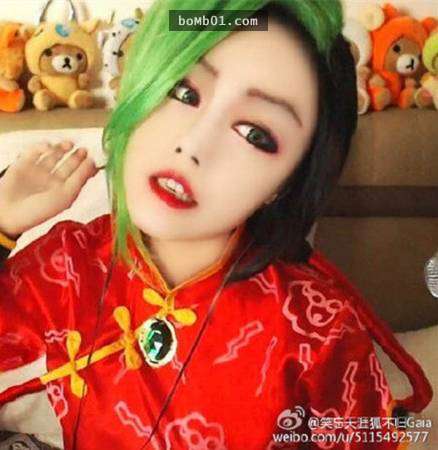 實況女主播忘記關攝像頭就「抓起一把衛生紙」,接下來她做的事讓觀眾都愣在螢幕前…