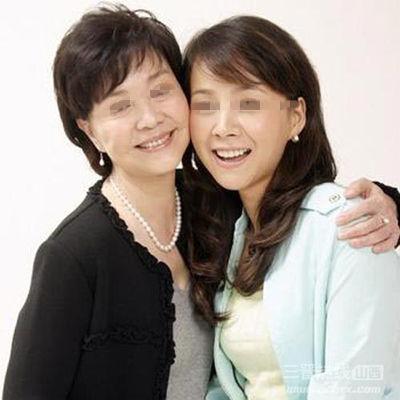 54歲丈母娘對女婿太親熱遭女兒嫉恨,死後一紙遺書,女婿大哭!
