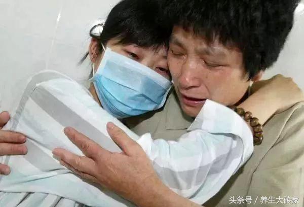 醫生提醒:有這四個症狀,可能是腸癌早期,3件事,再難也要堅持