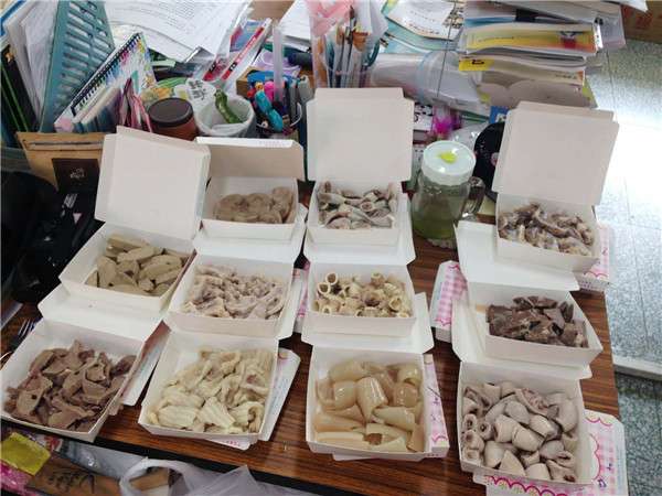生物學老師「課堂上拿出11樣黑白切」教學生 大家驚呼:我一直吃的是X宮