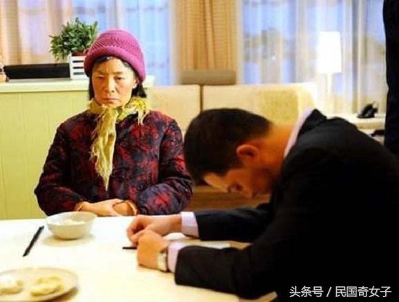 吃完鄉下婆婆做的早餐後,媳婦馬上吐了,結果卻造成了致命的誤會